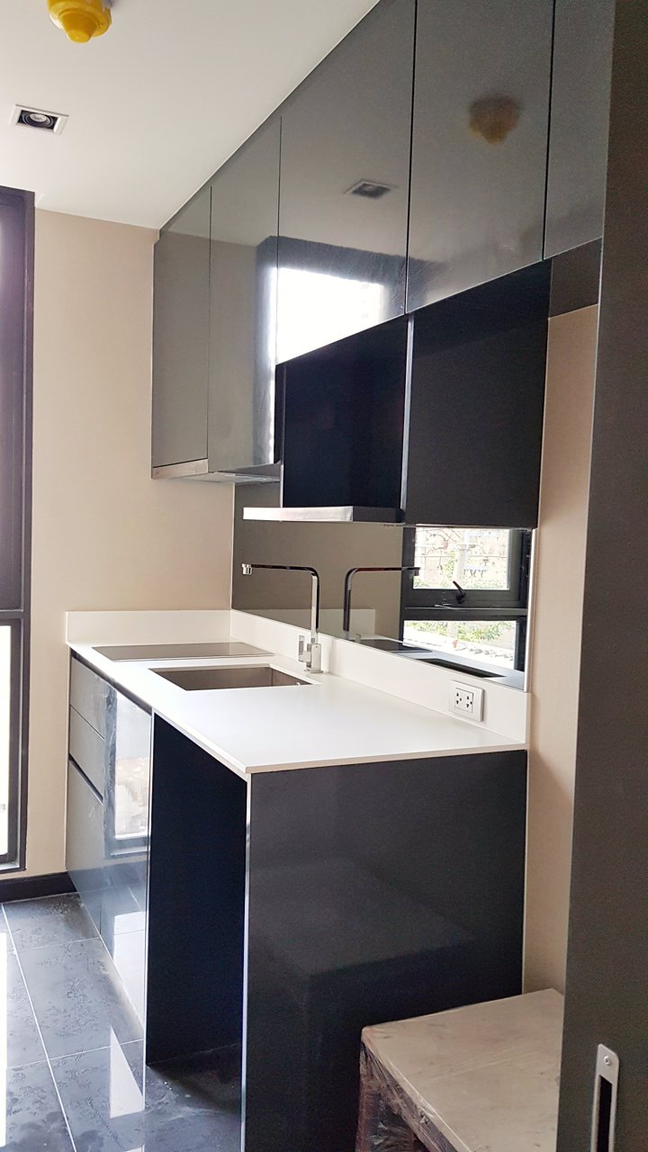 sale-altitude-define-2-bedrooms-435-sqm-350-meters-from-mrt-sam-yan-near-silom