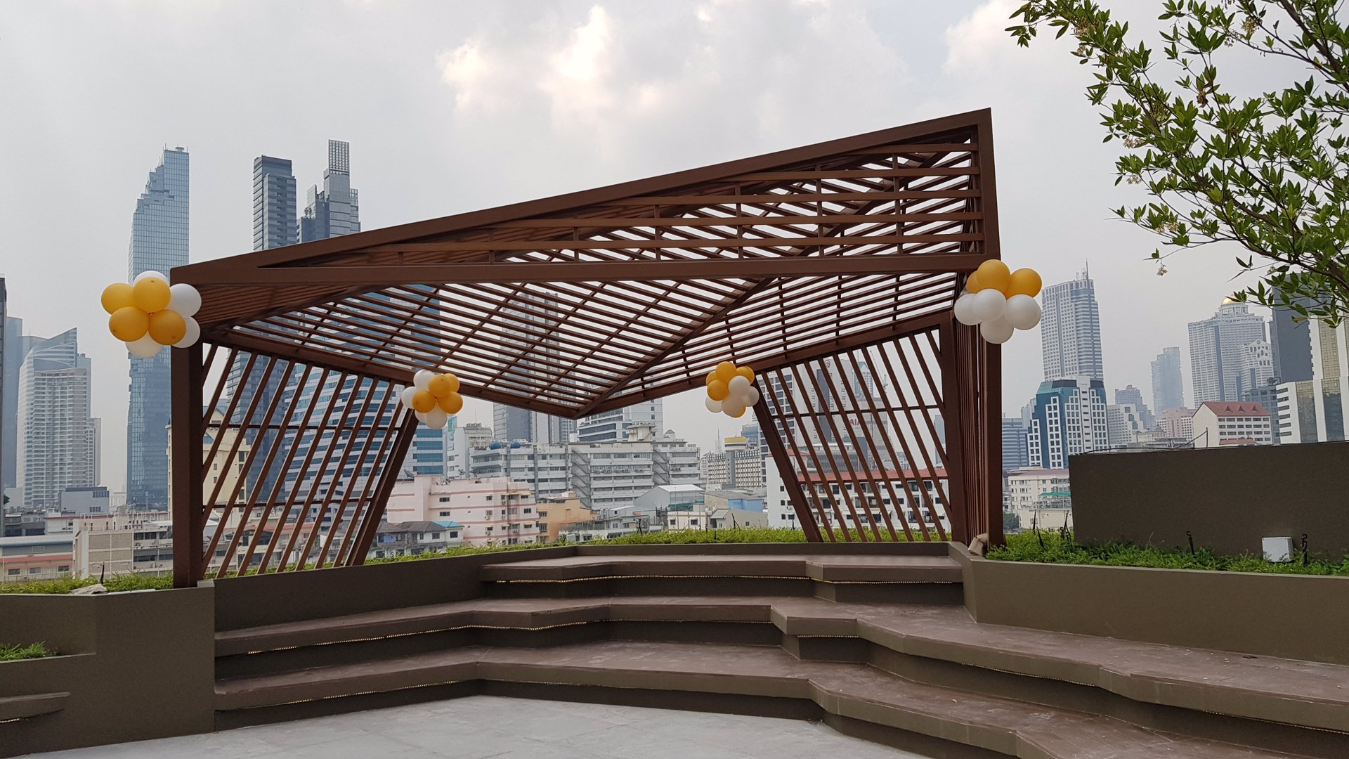 sale-altitude-define-2-bedrooms-435-sqm-350-meters-from-mrt-sam-yan-near-silom