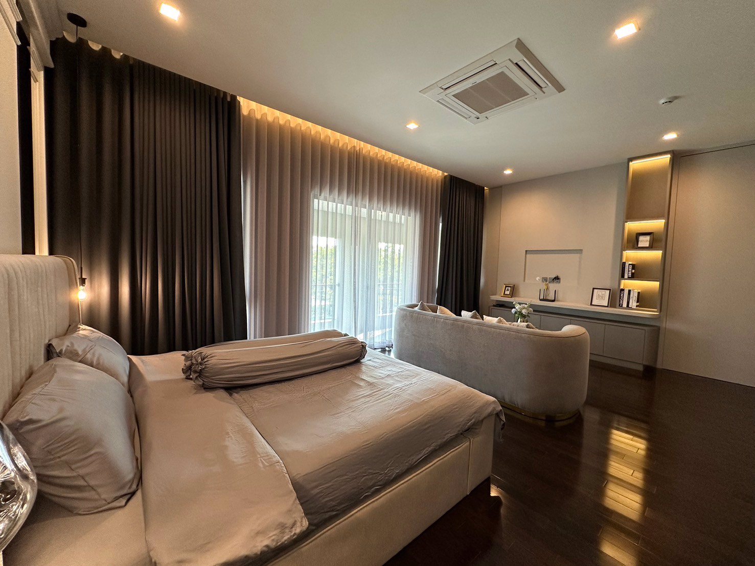 by-owner-grand-bangkok-boulevard-krungthepkreetha-firsthand-newly-decorated-604-sqm-5-bds-5-pk