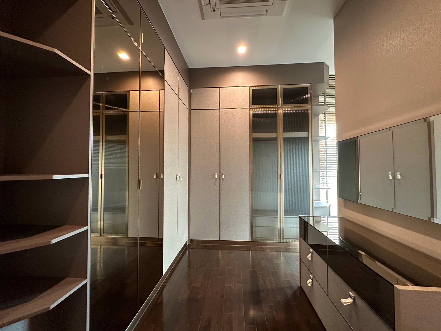 by-owner-grand-bangkok-boulevard-krungthepkreetha-firsthand-newly-decorated-604-sqm-5-bds-5-pk