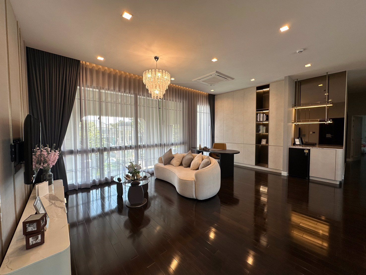 by-owner-grand-bangkok-boulevard-krungthepkreetha-firsthand-newly-decorated-604-sqm-5-bds-5-pk