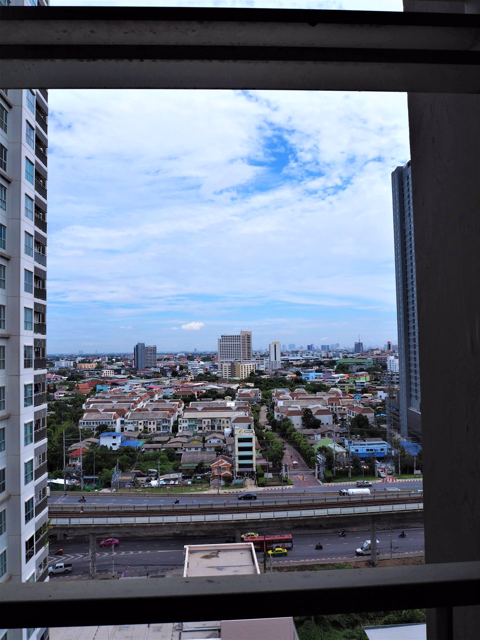 ขายคอนโด-ห้องสวย-ตำแหน่งดี-aspire-sathorn-taksin-ชั้น-15-ทิศเหนือเย็นสบาย-แบบครัวปิด