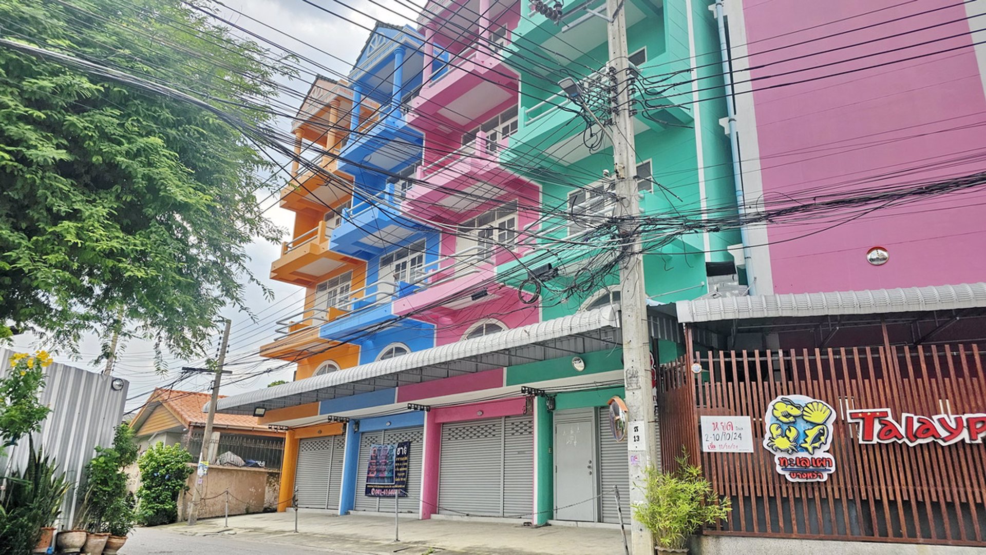 ขายอาคาร-4-คูหา-4-ชั้นพร้อมชั้นลอย-ซอยเพชรเกษม-28-ใกล้รถไฟฟ้าสถานีบางหว้าและบางไผ่