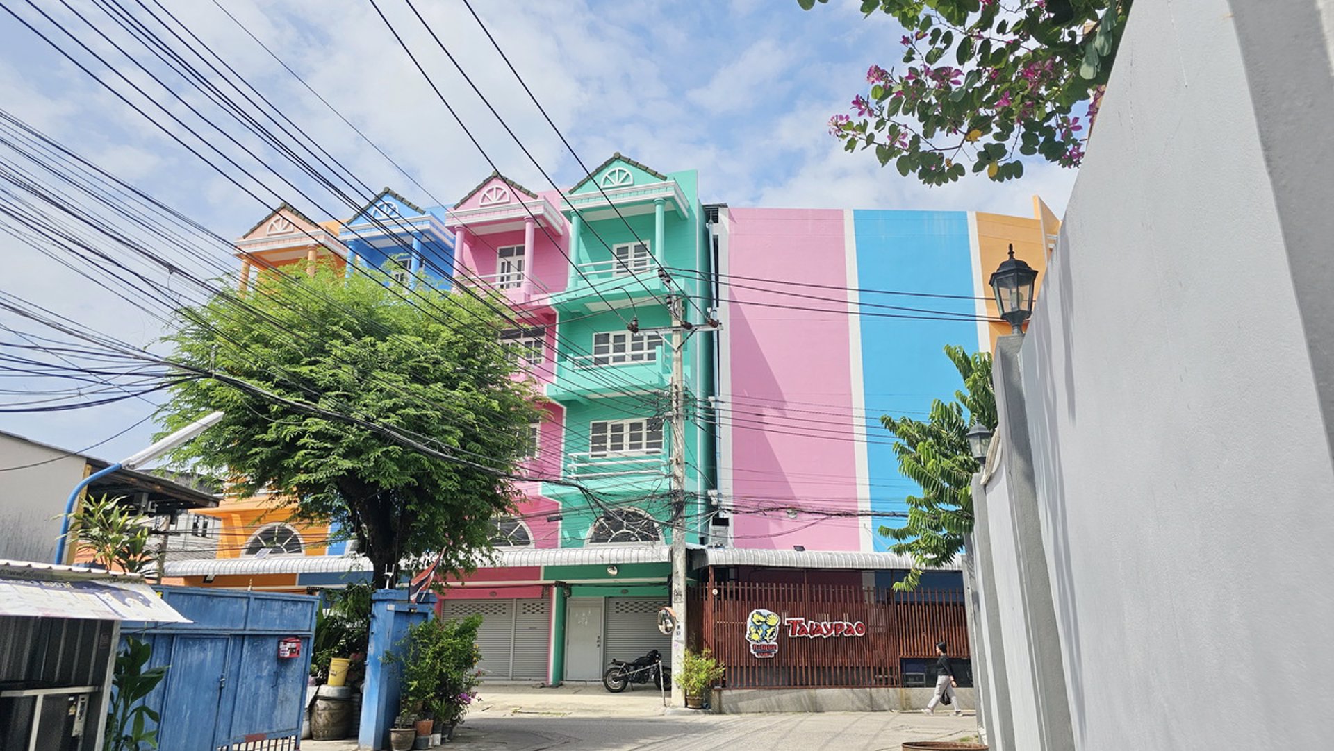 ขายอาคาร-4-คูหา-4-ชั้นพร้อมชั้นลอย-ซอยเพชรเกษม-28-ใกล้รถไฟฟ้าสถานีบางหว้าและบางไผ่