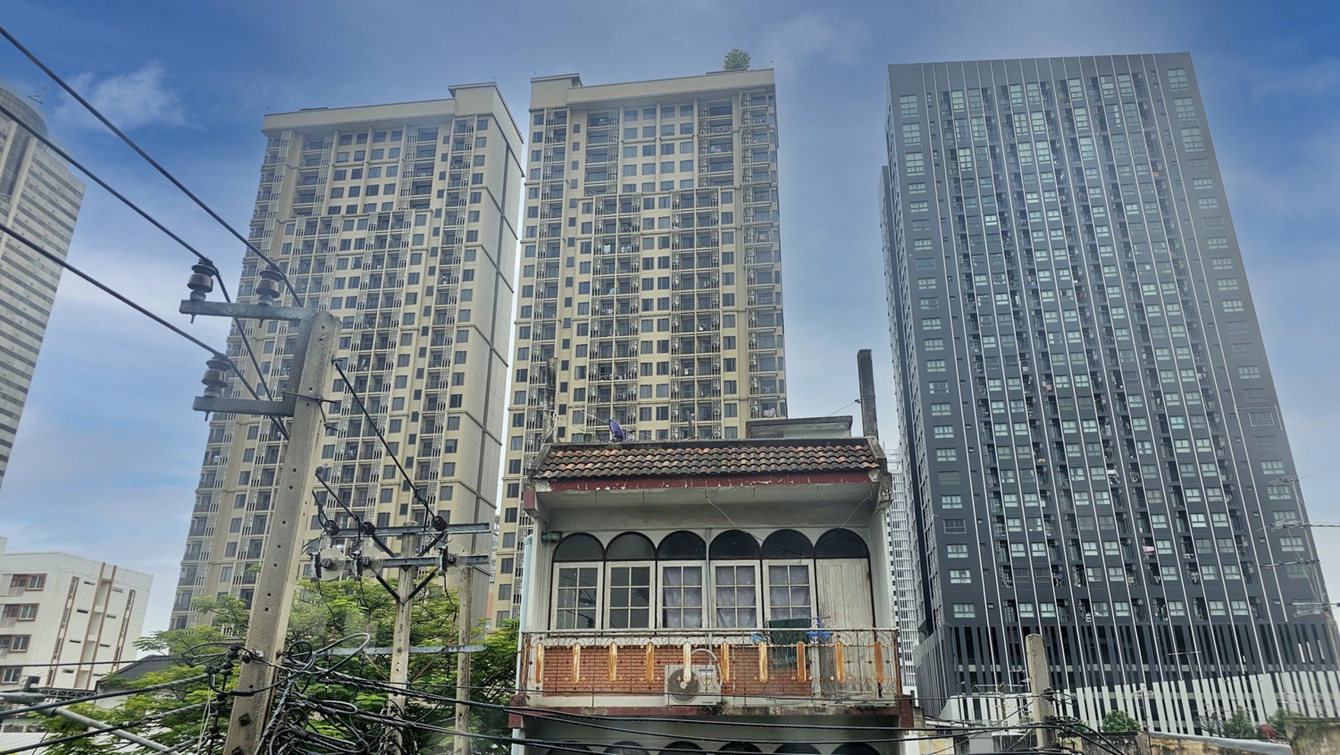 อาคาร-4-ชั้นมีดาดฟ้า-ทำเลทอง-ถนนกรุงธนบุรี-ซอย-1-ใกล้ไอคอน-สยาม-และรถไฟฟ้าวงเวียนใหญ่