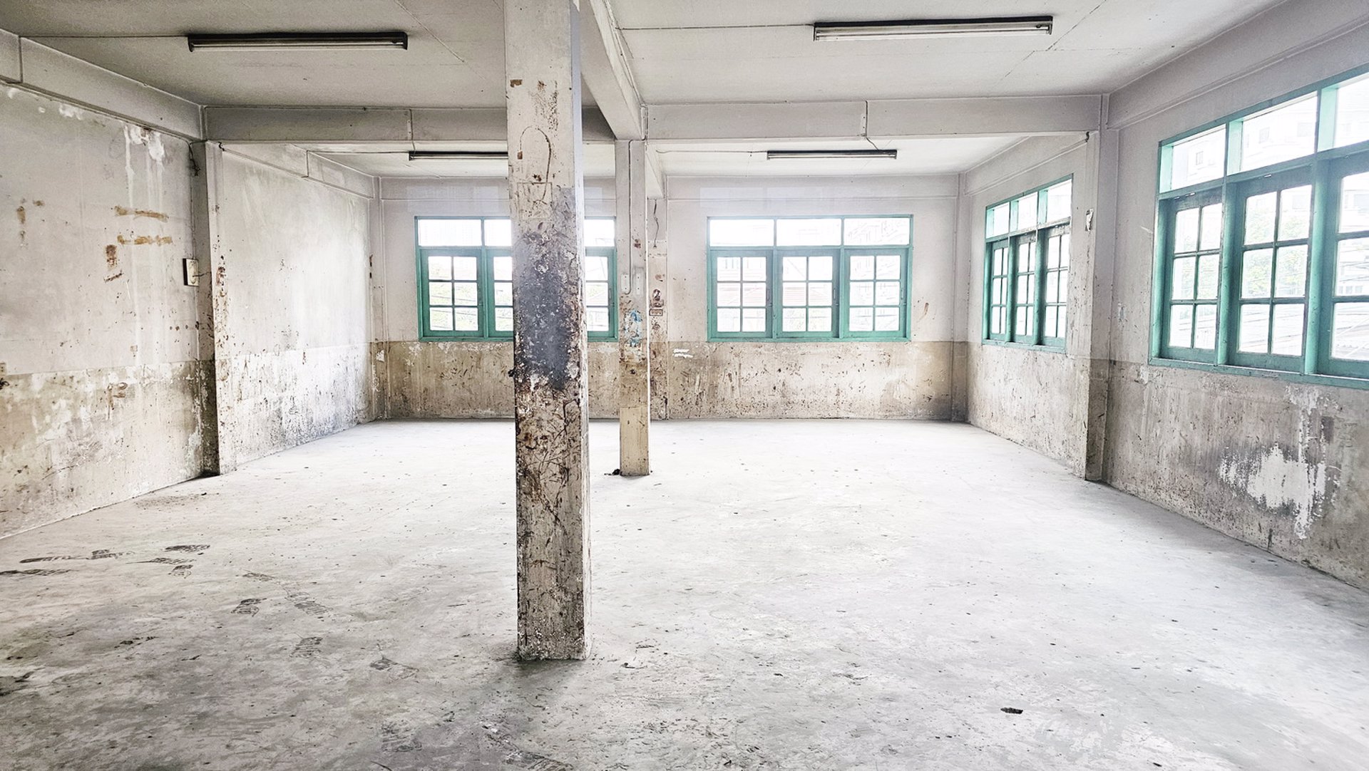 อาคาร-4-ชั้นมีดาดฟ้า-ทำเลทอง-ถนนกรุงธนบุรี-ซอย-1-ใกล้ไอคอน-สยาม-และรถไฟฟ้าวงเวียนใหญ่