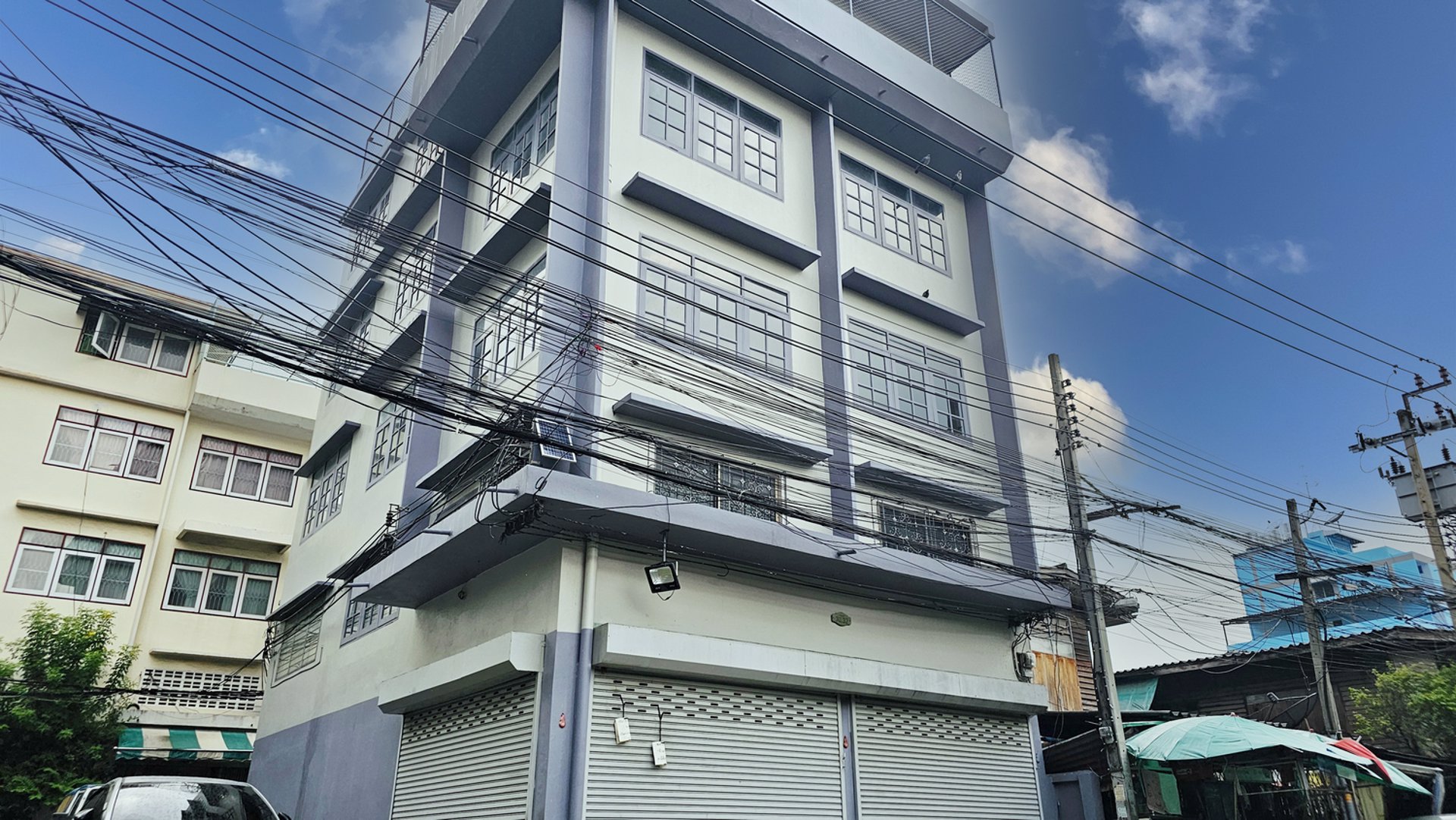 อาคาร-4-ชั้นมีดาดฟ้า-ทำเลทอง-ถนนกรุงธนบุรี-ซอย-1-ใกล้ไอคอน-สยาม-และรถไฟฟ้าวงเวียนใหญ่