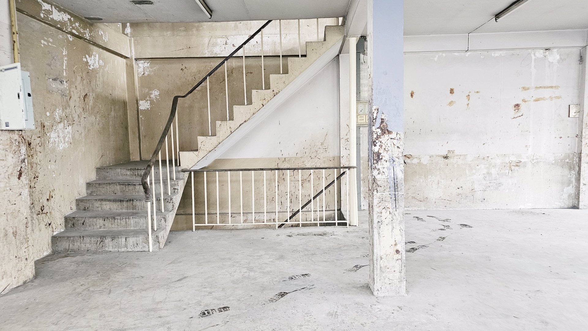 อาคาร-4-ชั้นมีดาดฟ้า-ทำเลทอง-ถนนกรุงธนบุรี-ซอย-1-ใกล้ไอคอน-สยาม-และรถไฟฟ้าวงเวียนใหญ่