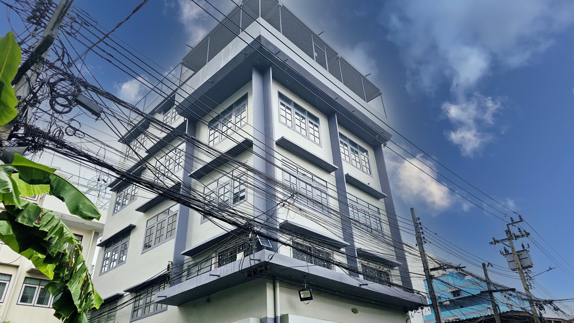 อาคาร-4-ชั้นมีดาดฟ้า-ทำเลทอง-ถนนกรุงธนบุรี-ซอย-1-ใกล้ไอคอน-สยาม-และรถไฟฟ้าวงเวียนใหญ่