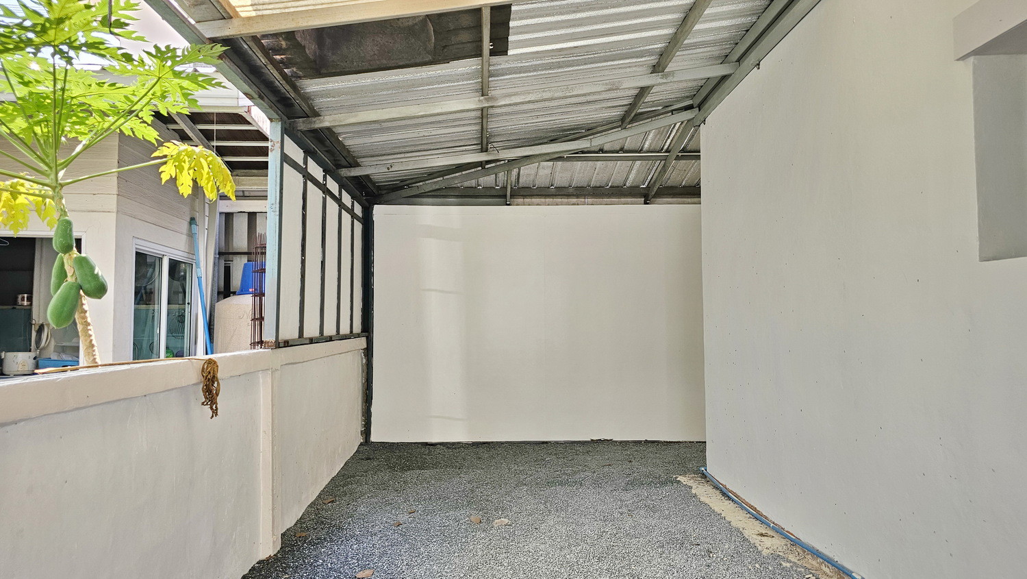 แลนซีโอ-รามคำแหง-วงแหวน-ซอยมีสทีน-บ้านแฝด-สไตล์บ้านเดี่ยว-4020-ตรว-สภาพดี-ใกล้รถไฟฟ้า