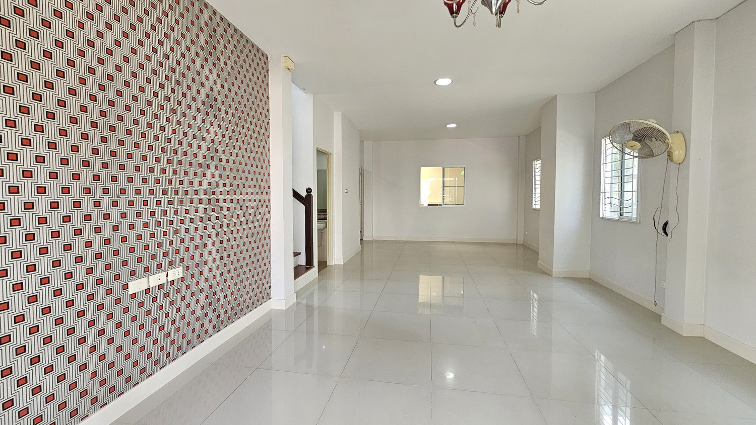 แลนซีโอ-รามคำแหง-วงแหวน-ซอยมีสทีน-บ้านแฝด-สไตล์บ้านเดี่ยว-4020-ตรว-สภาพดี-ใกล้รถไฟฟ้า