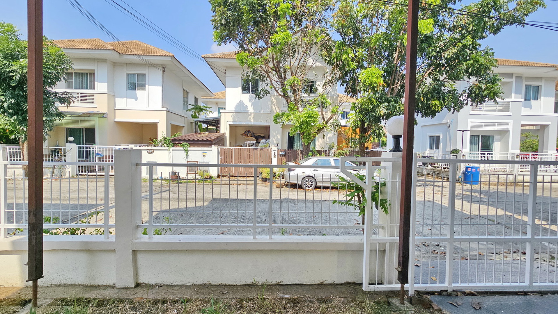 แลนซีโอ-รามคำแหง-วงแหวน-ซอยมีสทีน-บ้านแฝด-สไตล์บ้านเดี่ยว-4020-ตรว-สภาพดี-ใกล้รถไฟฟ้า