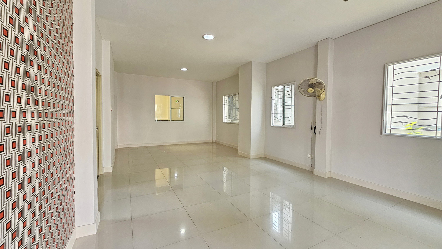 แลนซีโอ-รามคำแหง-วงแหวน-ซอยมีสทีน-บ้านแฝด-สไตล์บ้านเดี่ยว-4020-ตรว-สภาพดี-ใกล้รถไฟฟ้า