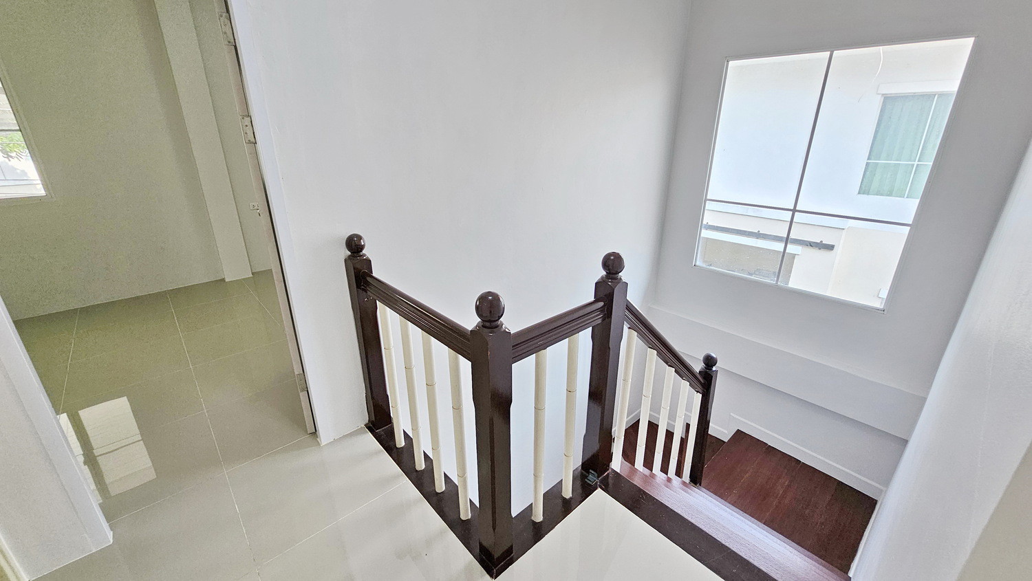 แลนซีโอ-รามคำแหง-วงแหวน-ซอยมีสทีน-บ้านแฝด-สไตล์บ้านเดี่ยว-4020-ตรว-สภาพดี-ใกล้รถไฟฟ้า