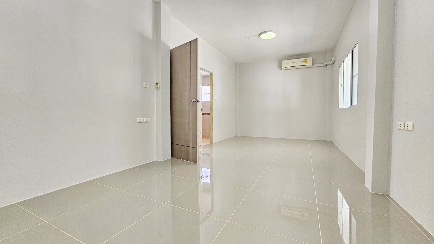 แลนซีโอ-รามคำแหง-วงแหวน-ซอยมีสทีน-บ้านแฝด-สไตล์บ้านเดี่ยว-4020-ตรว-สภาพดี-ใกล้รถไฟฟ้า