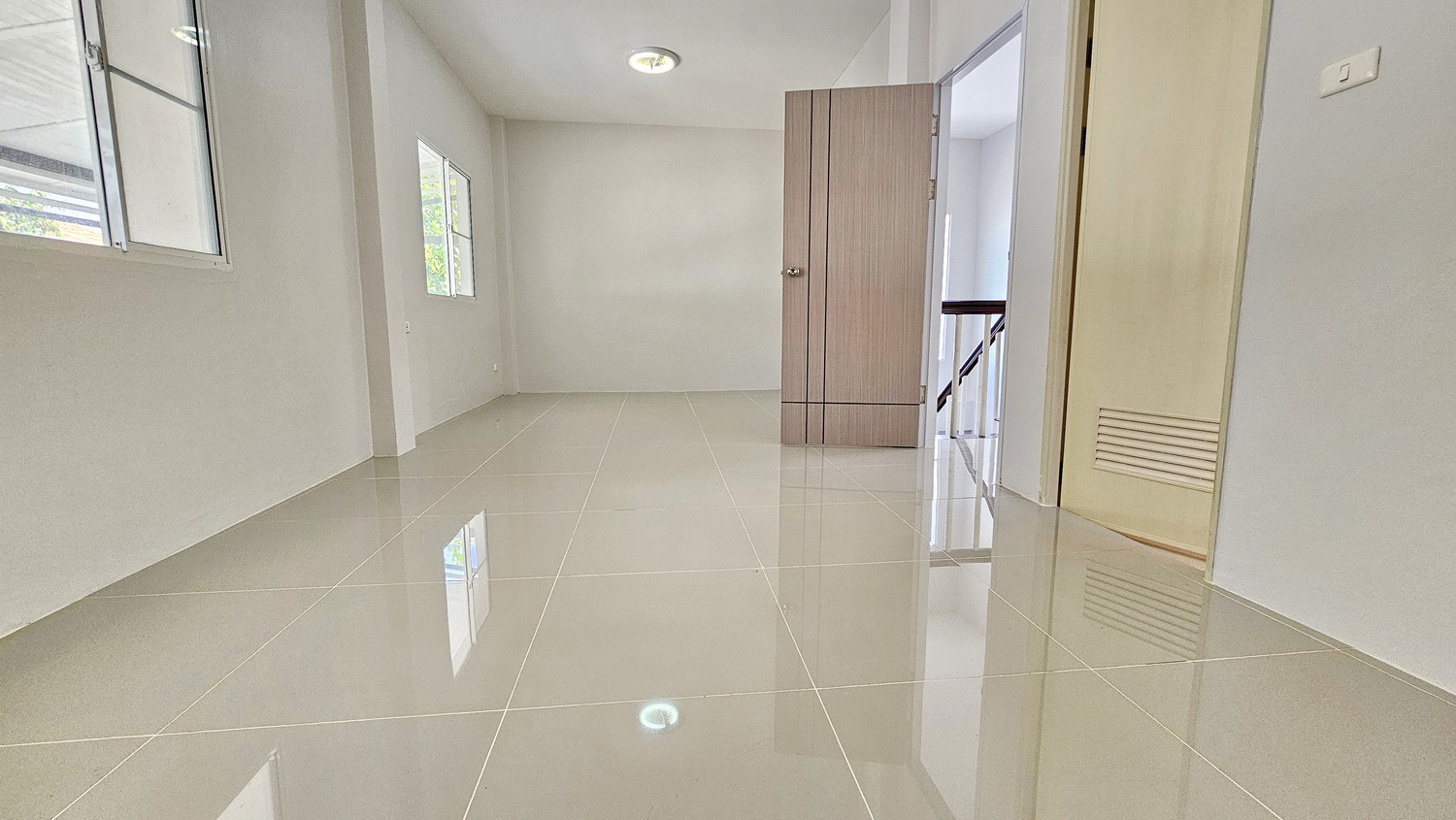 แลนซีโอ-รามคำแหง-วงแหวน-ซอยมีสทีน-บ้านแฝด-สไตล์บ้านเดี่ยว-4020-ตรว-สภาพดี-ใกล้รถไฟฟ้า