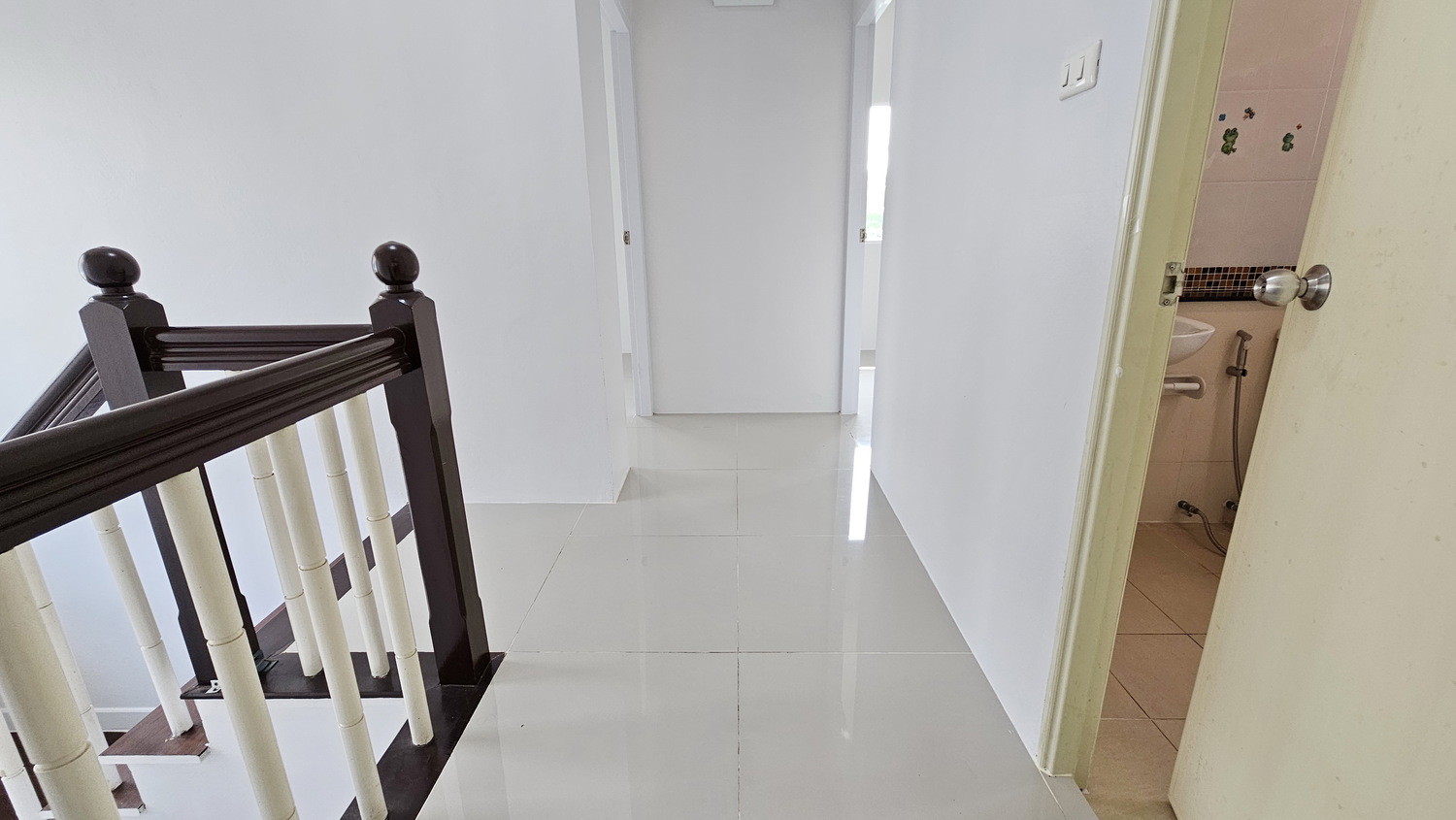 แลนซีโอ-รามคำแหง-วงแหวน-ซอยมีสทีน-บ้านแฝด-สไตล์บ้านเดี่ยว-4020-ตรว-สภาพดี-ใกล้รถไฟฟ้า