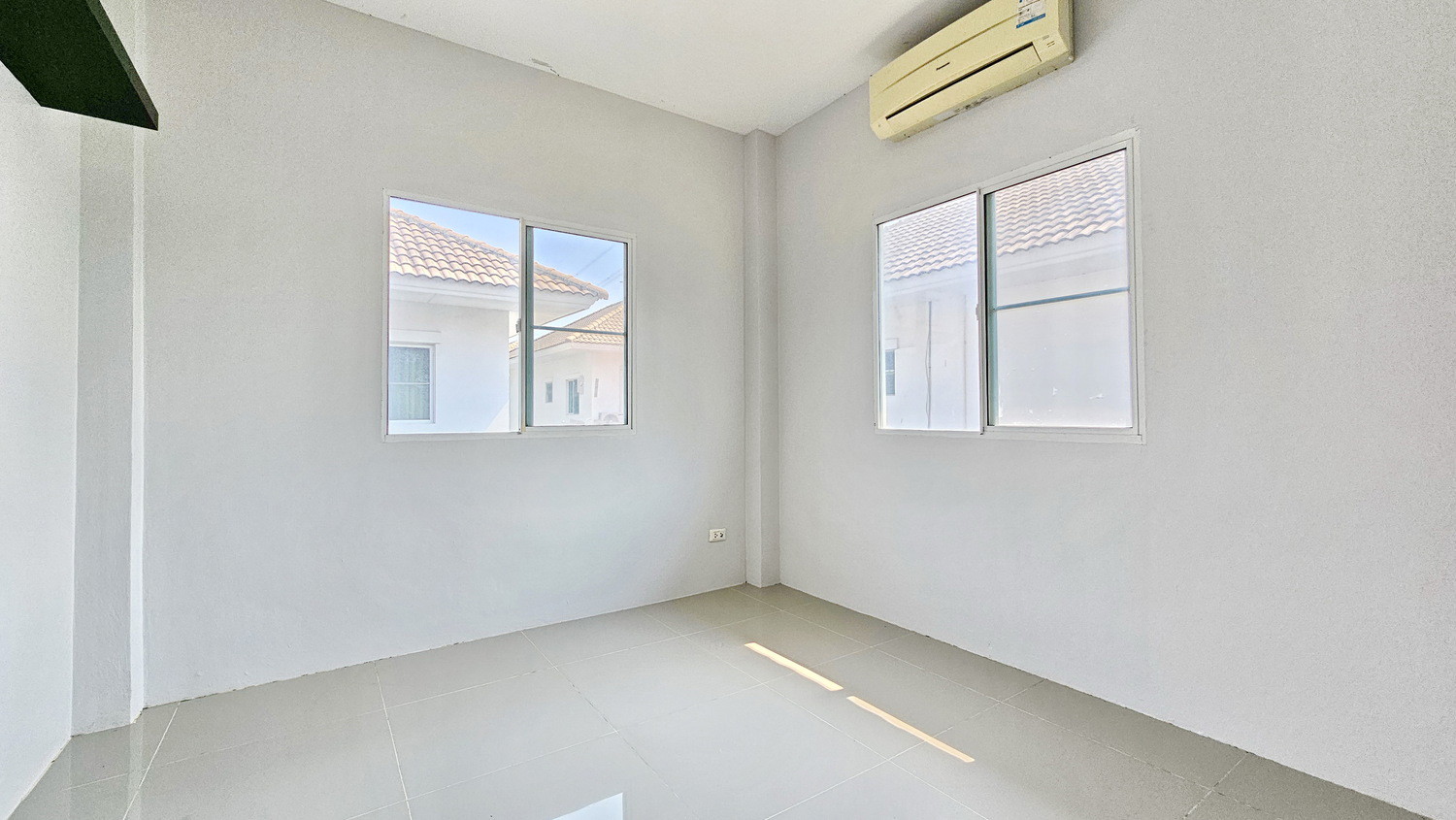 แลนซีโอ-รามคำแหง-วงแหวน-ซอยมีสทีน-บ้านแฝด-สไตล์บ้านเดี่ยว-4020-ตรว-สภาพดี-ใกล้รถไฟฟ้า