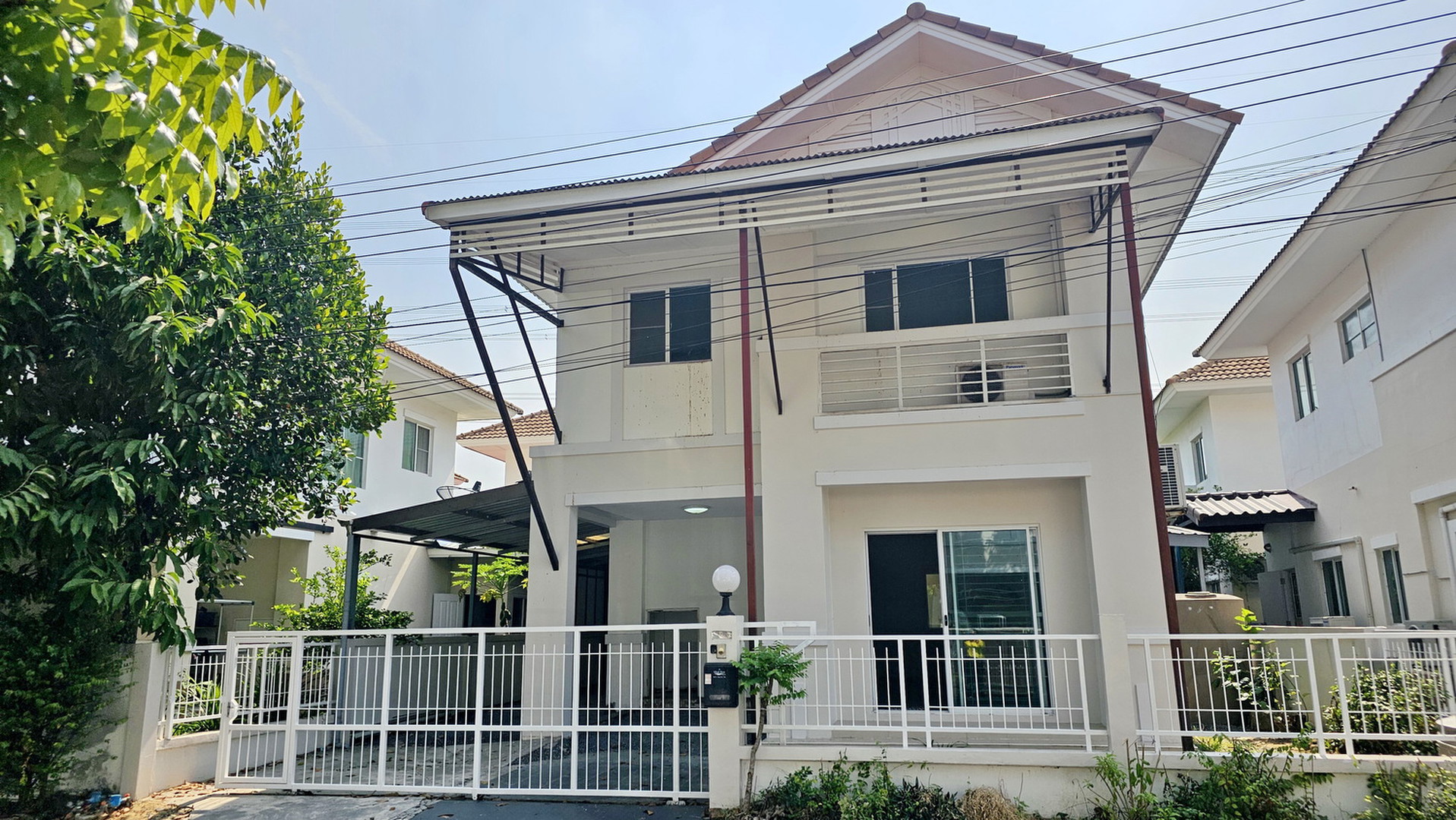 แลนซีโอ-รามคำแหง-วงแหวน-ซอยมีสทีน-บ้านแฝด-สไตล์บ้านเดี่ยว-4020-ตรว-สภาพดี-ใกล้รถไฟฟ้า