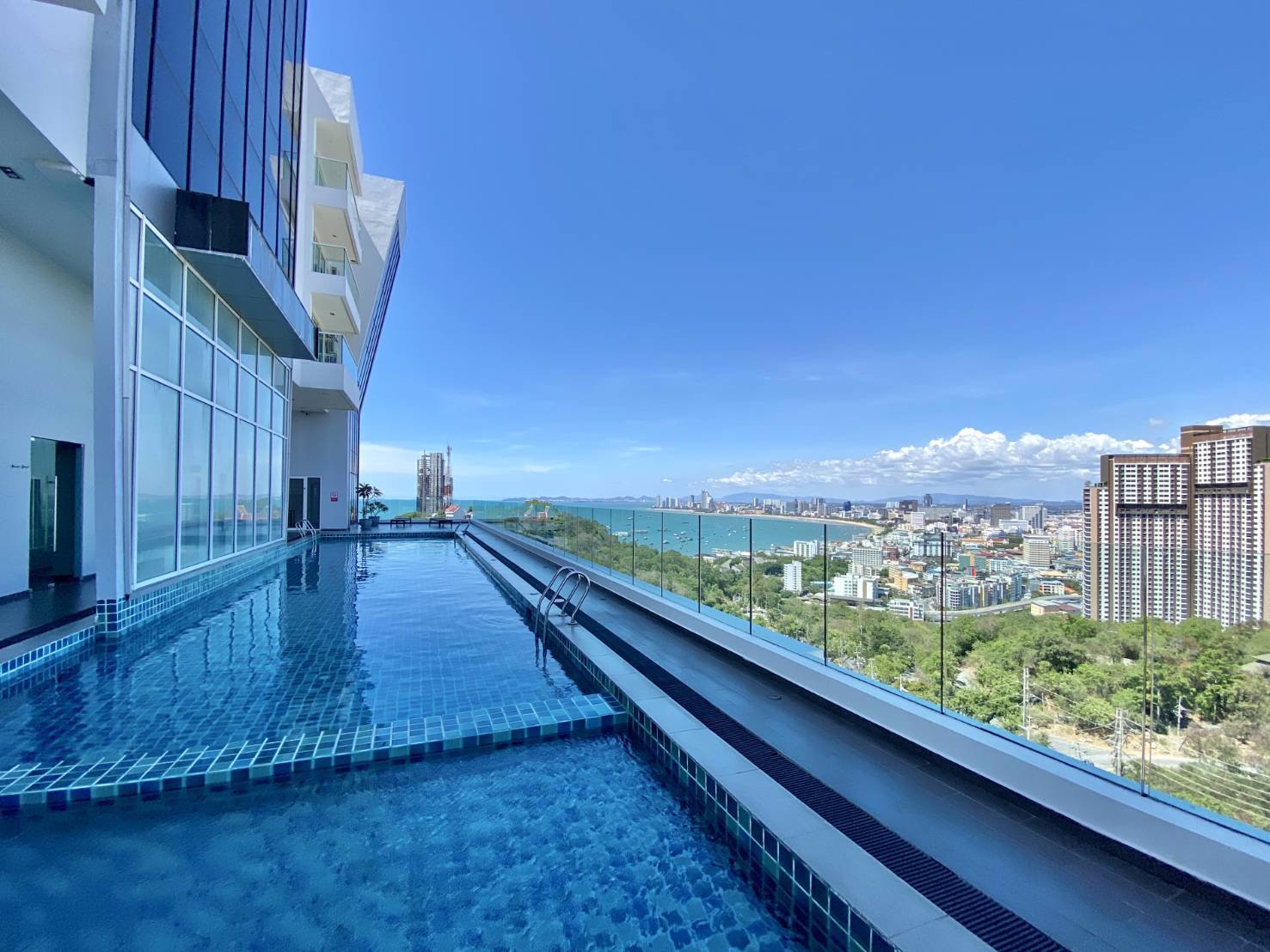 hot-price-the-vision-pratamnuk-big-room-sea-view-high-floor-fully-furnished-pattaya