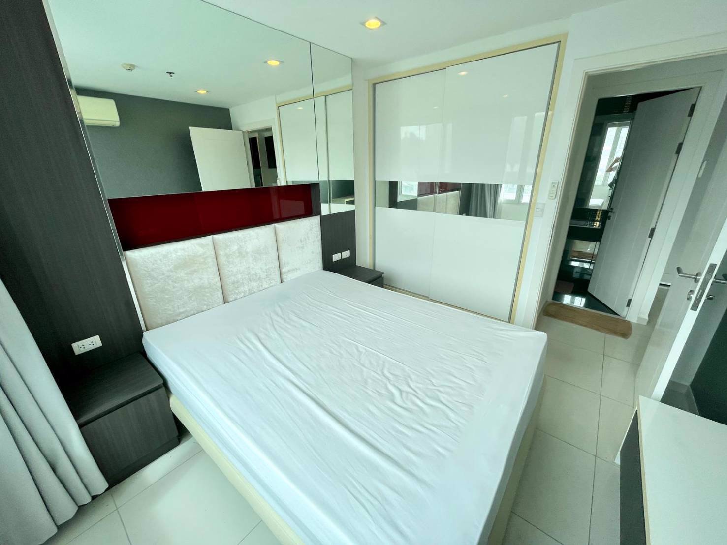 hot-price-the-vision-pratamnuk-fully-furnished-near-pattaya-beach