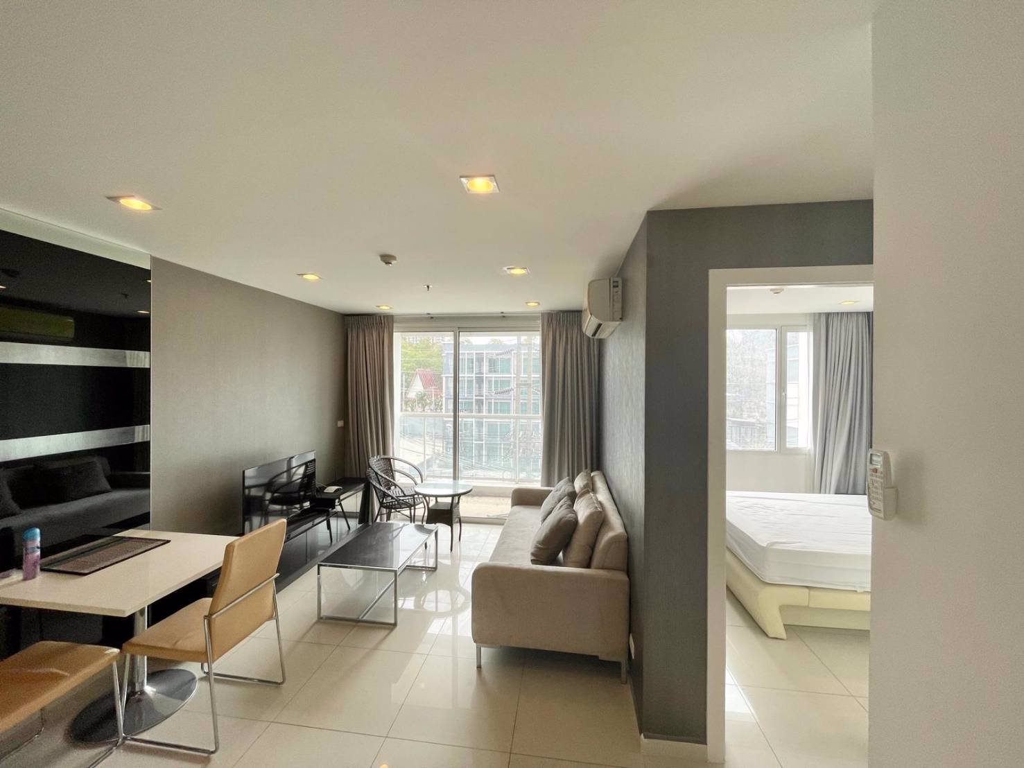 hot-price-the-vision-pratamnuk-fully-furnished-near-pattaya-beach