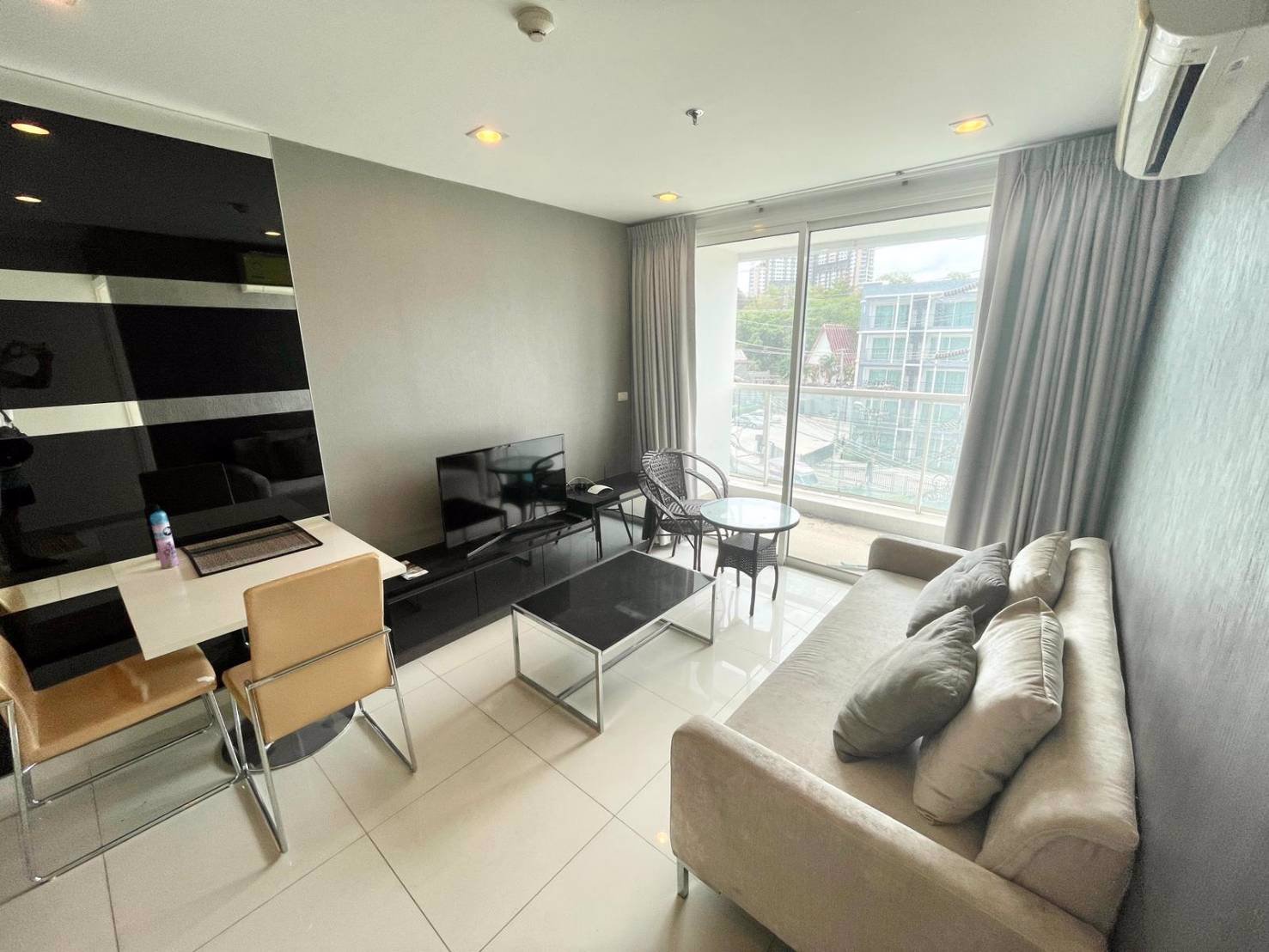 hot-price-the-vision-pratamnuk-fully-furnished-near-pattaya-beach