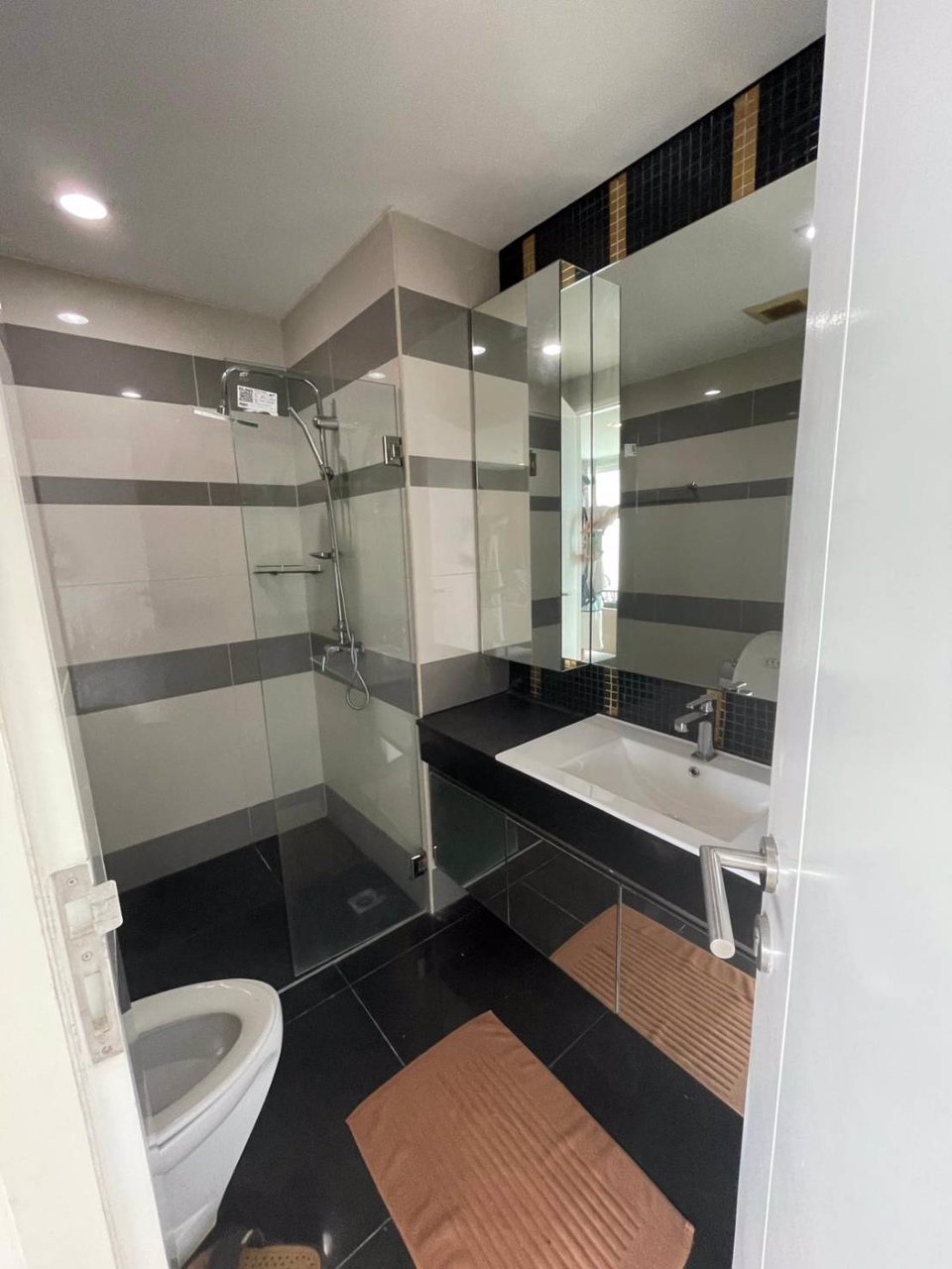 hot-price-the-vision-pratamnuk-fully-furnished-near-pattaya-beach