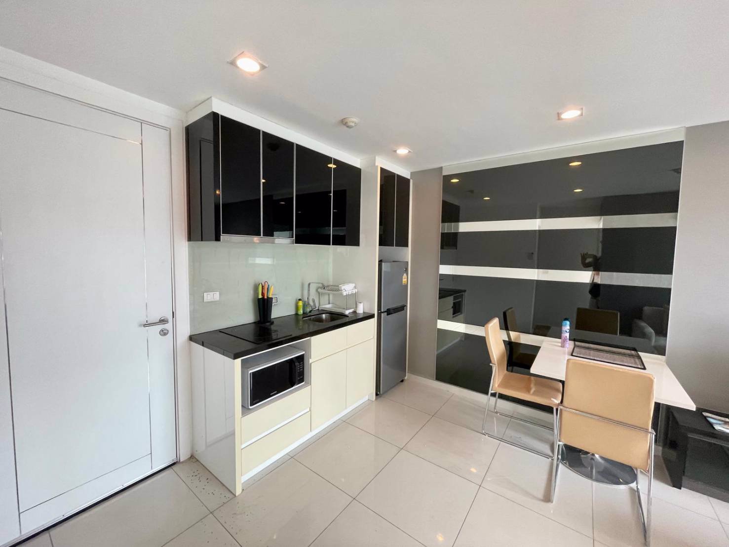 hot-price-the-vision-pratamnuk-fully-furnished-near-pattaya-beach