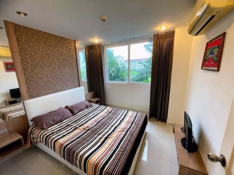 ready-for-move-in-with-fully-furnished-pool-side-view-at-amazon-residence-jomtien-pattaya