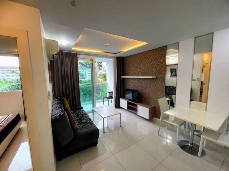 ready-for-move-in-with-fully-furnished-pool-side-view-at-amazon-residence-jomtien-pattaya