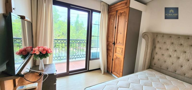 เวเนเชี่ยน-ซิกเนเจอร์-คอนโด-รีสอร์ท-ห้องสตูดิโอ-วิวริมสระน้ำ-ตกแต่งพร้อมเข้าอยู่-ใกล้หาดจอมเทียน