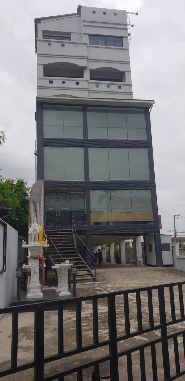 ขายอาคารสำนักงาน-7-ชั้น-ติดถนนเฉลิมพระเกียรติ-ร-9