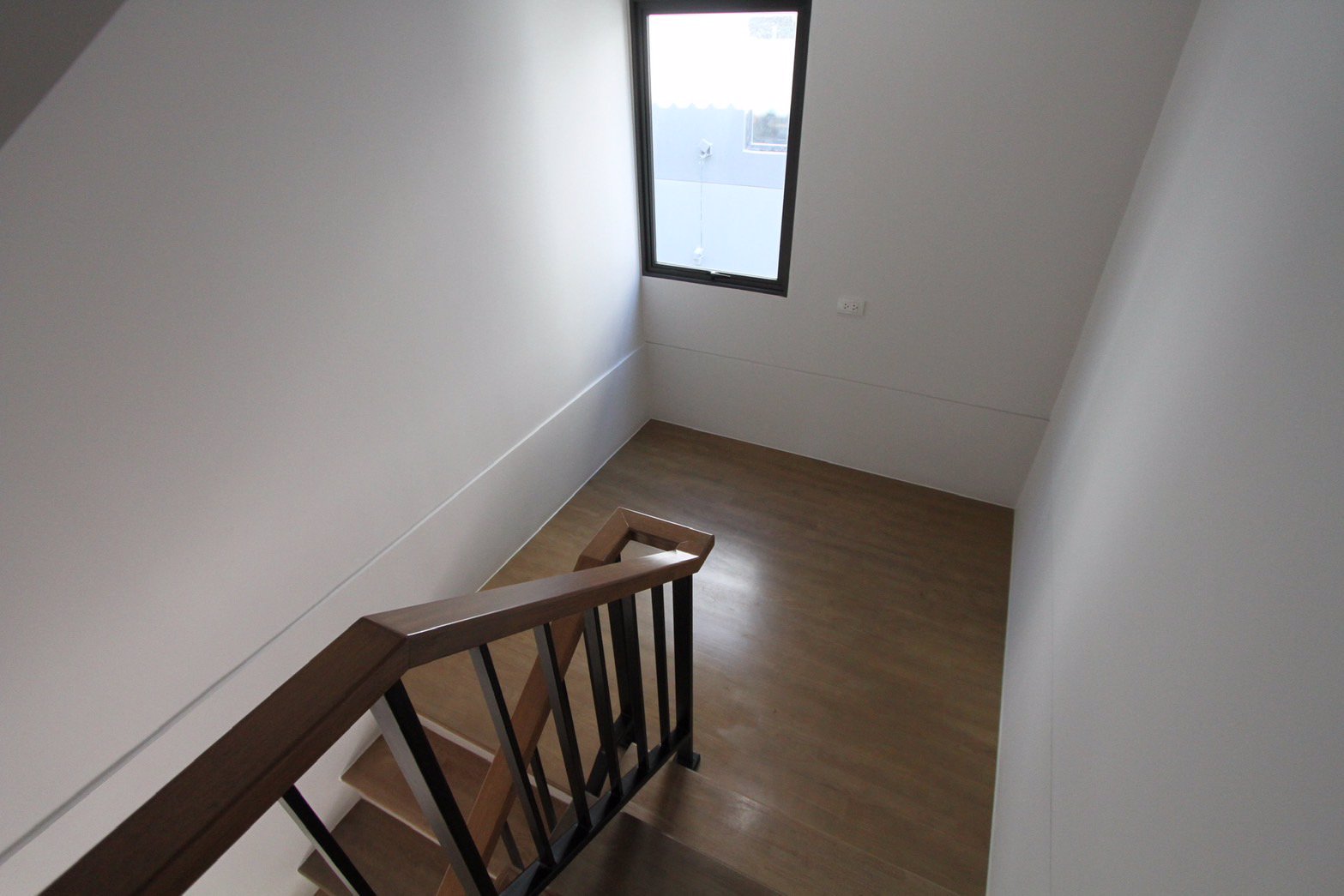 ให้เช่า-ทาวน์โฮม-ออฟฟิศสุดหรู-3-ชั้น-ทำเลทอง-บ้านกลางเมือง-วัชรพล-โครงการจาก-ap