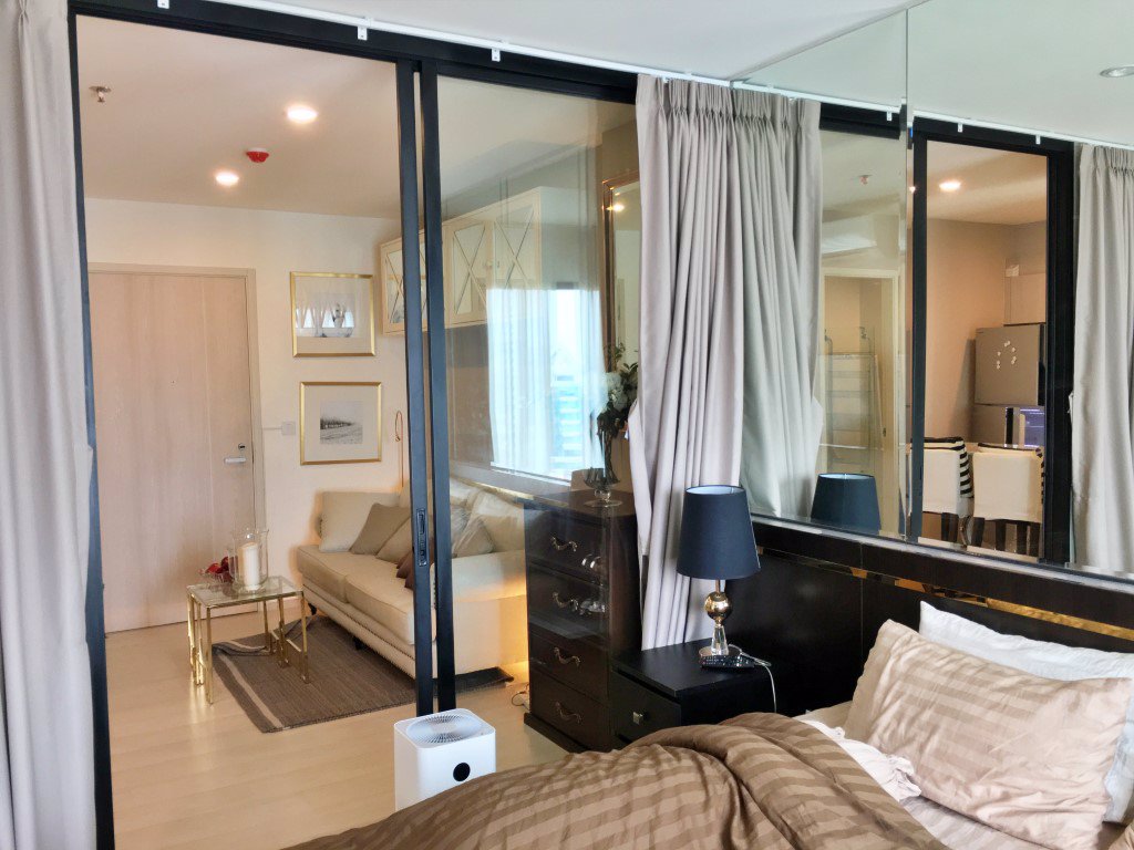 ให้เช่าถูก-คอนโด-life-asoke-35-ตรม-1-นอน-ชั้นสูง-ทิศตะวันออก-ตกแต่งเฟอร์ครบ-ทำเลดี-ติด-mrt-เพชรบุรี