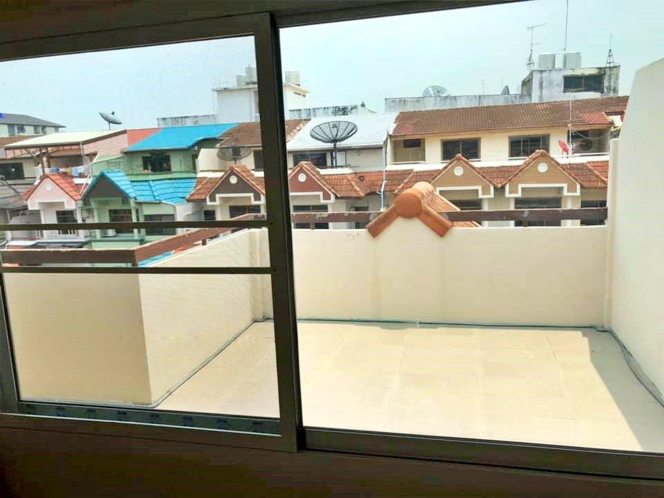 ให้เช่า-ทาวน์โฮม-royal-nakarin-villa-สุขุมวิท77-อ่อนนุช46-ตกแต่งใหม่-30ตรว-4นอน-ใกล้-bts-อ่อนนุช