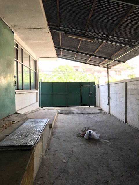 โรงงานให้เช่าโกดังให้เช่าอยู่ถนนรามอินทราเขตมีนบุรีกรุงเทพมหานครมีเนื้อที่ขนาด300ตรว