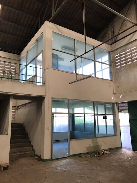 โรงงานให้เช่าโกดังให้เช่าอยู่ถนนรามอินทราเขตมีนบุรีกรุงเทพมหานครมีเนื้อที่ขนาด300ตรว