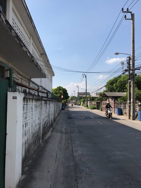 โรงงานให้เช่าโกดังให้เช่าอยู่ถนนรามอินทราเขตมีนบุรีกรุงเทพมหานครมีเนื้อที่ขนาด300ตรว