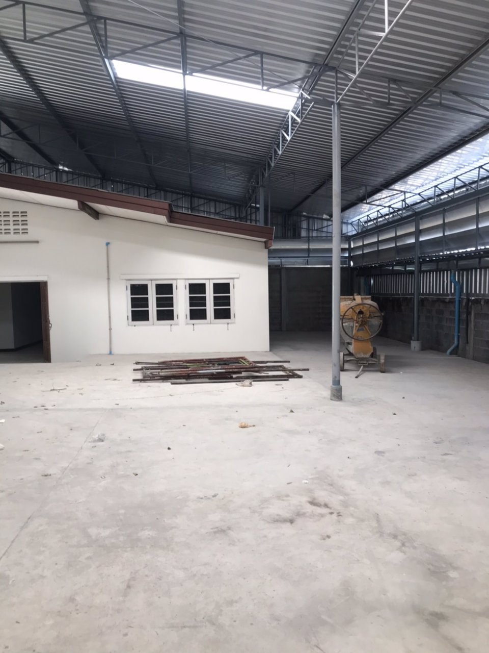 โกดังให้เช่าให้เช่าโกดังอยู่ถนนสุขาภิบาลสองใกล้สี่แยกประเวศ