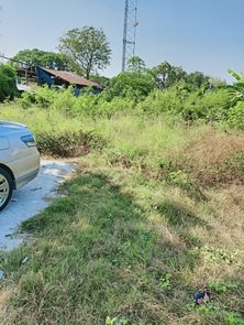 ขายที่ดินด่วนอยู่ถนนรามอินทราซอย-81-หน้าปากซอยมีสถานีรถไฟฟ้าอยู่ตรงข้ามกับโรงพยาบาลสินแพทย์