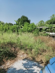 ขายที่ดินด่วนอยู่ถนนรามอินทราซอย-81-หน้าปากซอยมีสถานีรถไฟฟ้าอยู่ตรงข้ามกับโรงพยาบาลสินแพทย์