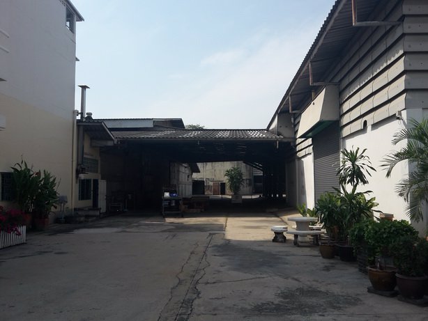 ขายโรงงานขายโกดังอยู่ติดถนนติวานนท์เนื้อที่5ไร่1งาน8ตารางวาตำบลบ้านกลางอำเมือง