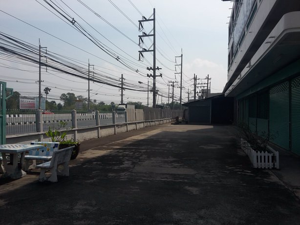 ขายโรงงานขายโกดังอยู่ติดถนนติวานนท์เนื้อที่5ไร่1งาน8ตารางวาตำบลบ้านกลางอำเมือง