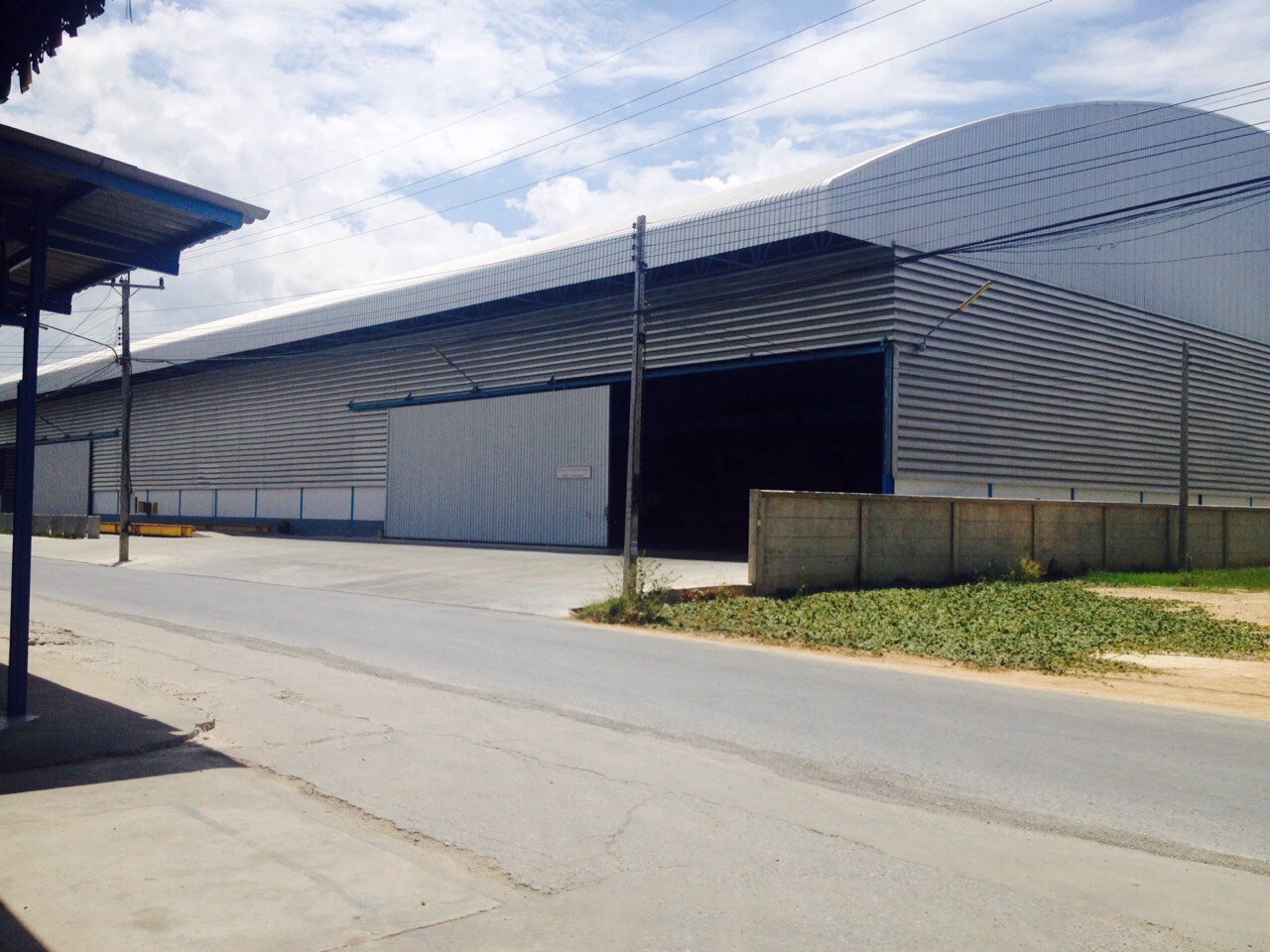 ขาย-ให้เช่าโกดังให้เช่าโกดังตั้งอยู่ที่อำเภอเมือง-จังหวัดสุพรรณบุรี-มีเนื้อที่ขนาด5ไร่3งาน85ตรว