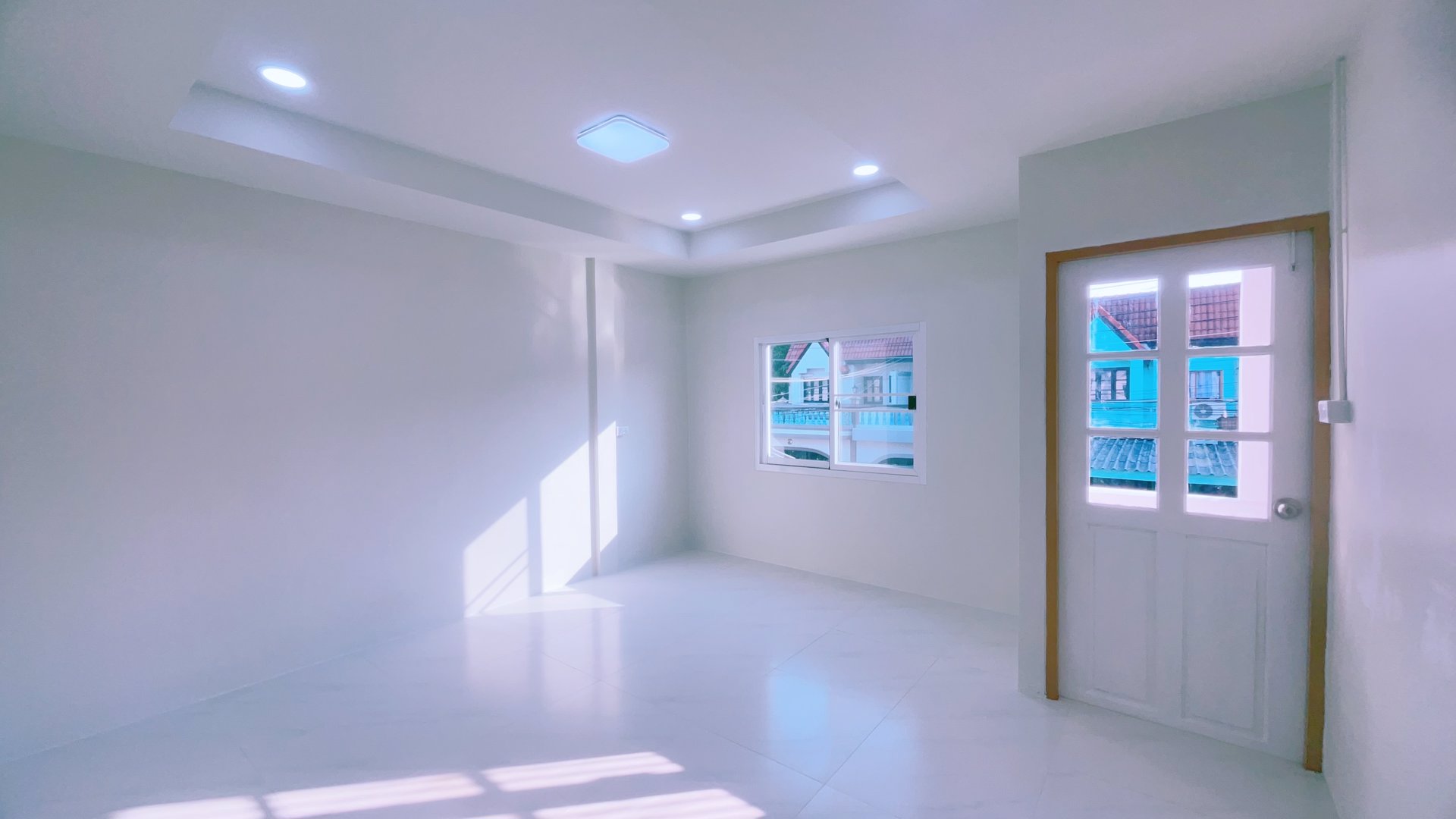 ทาวน์โฮมมินิมอลฉ่ำๆ-ฟรีเฟอร์ฯ-ราคาเบาๆ-ติดรถไฟฟ้า