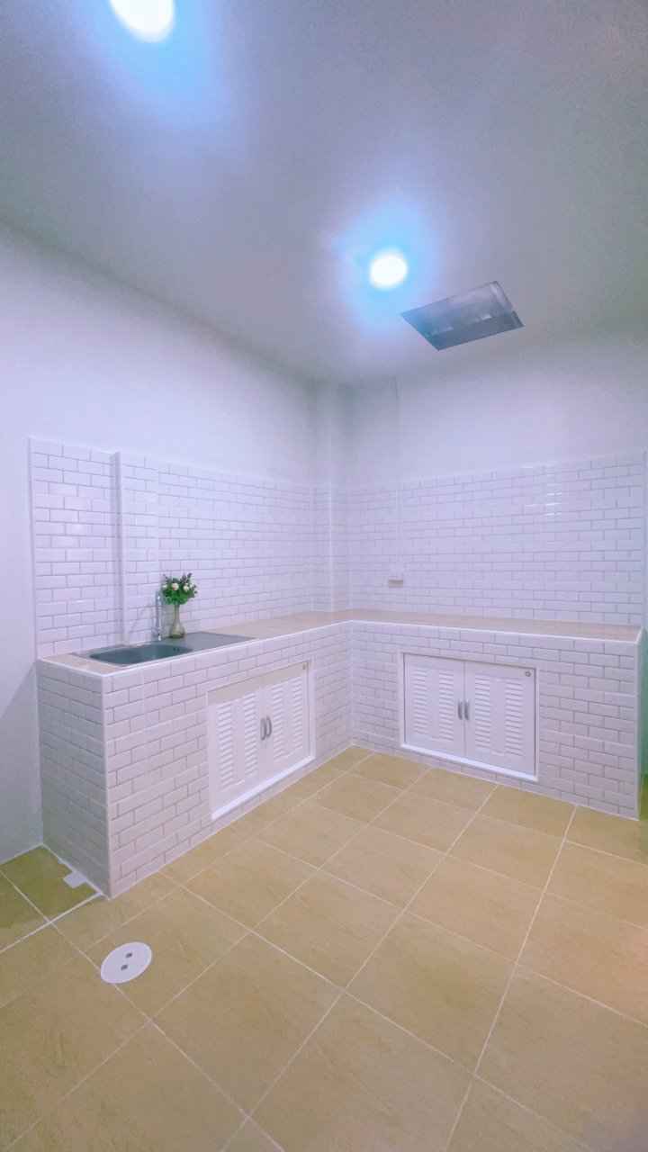 ทาวน์โฮมมินิมอลฉ่ำๆ-ฟรีเฟอร์ฯ-ราคาเบาๆ-ติดรถไฟฟ้า