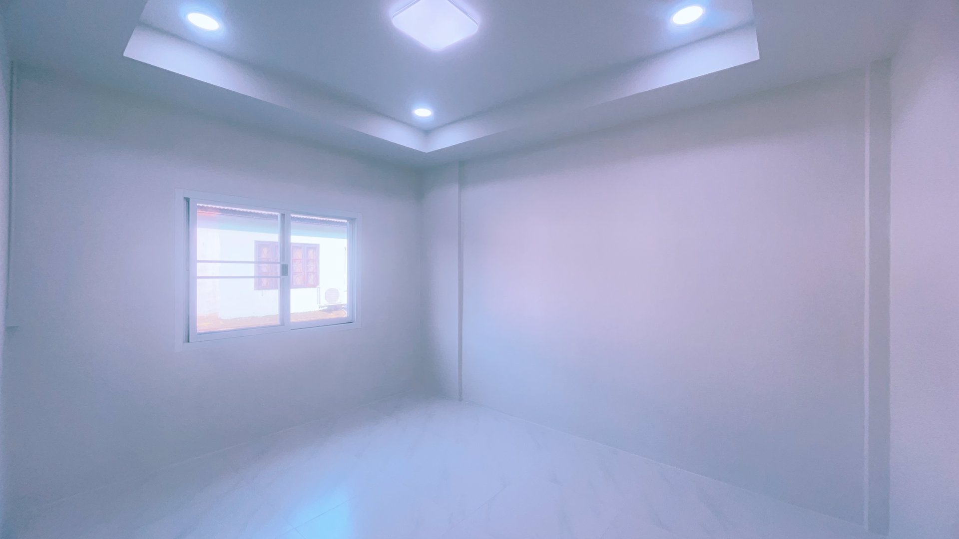 ทาวน์โฮมมินิมอลฉ่ำๆ-ฟรีเฟอร์ฯ-ราคาเบาๆ-ติดรถไฟฟ้า