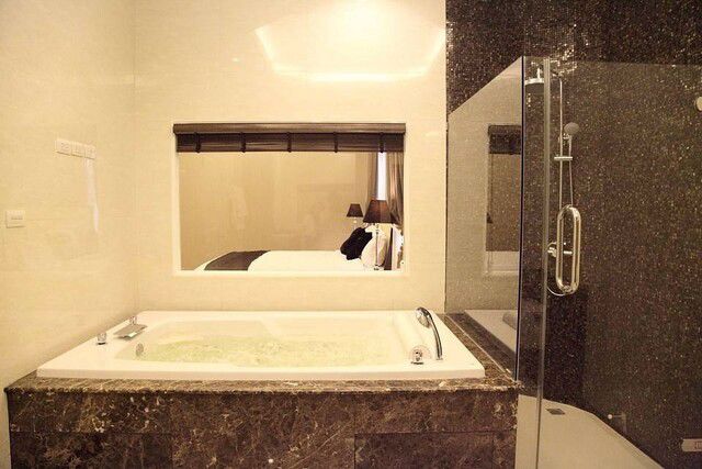 hs240-1ขายบ้านเดี่ยวสุดหรู-พื้นที่ใช้สอย-400-ตรมใจกลางเมืองย่านนานา-ติดสวนเบญจกิติ-ห่างจากbts-นานา