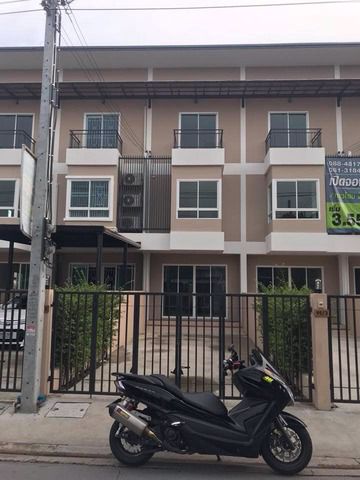 hr349ให้เช่าทาวน์โฮม-3-ชั้น-พื้นที่ใช้สอย-168-ตรม-ซอยรามอินทรา-8-เข้าไปเพียง-800-เมตร-ใกล้เซ็นทรัลร